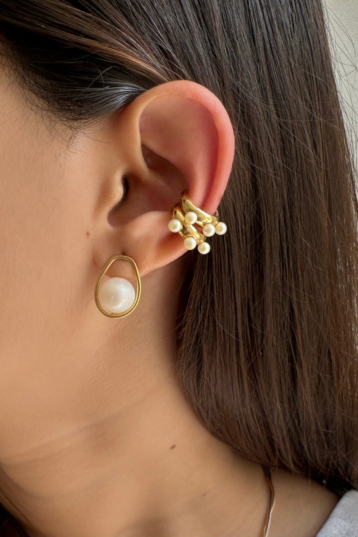 Costa Pearl Earcuff