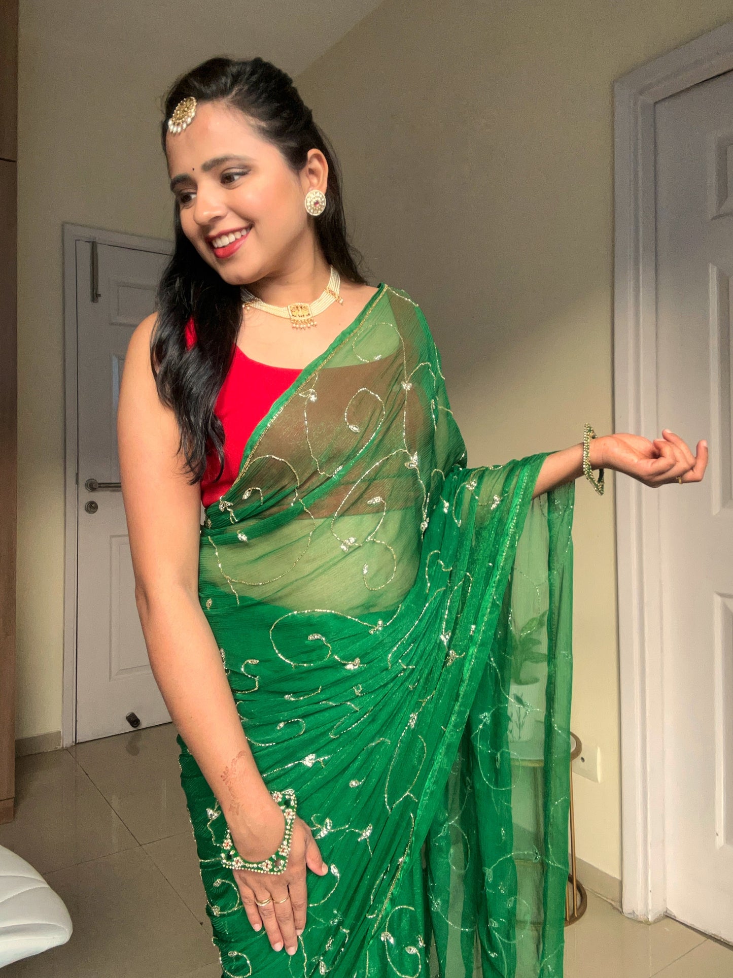 Banno Tera Swagger -Jaal Embroidery Pre-Pleated Shimmer Chiffon Saree