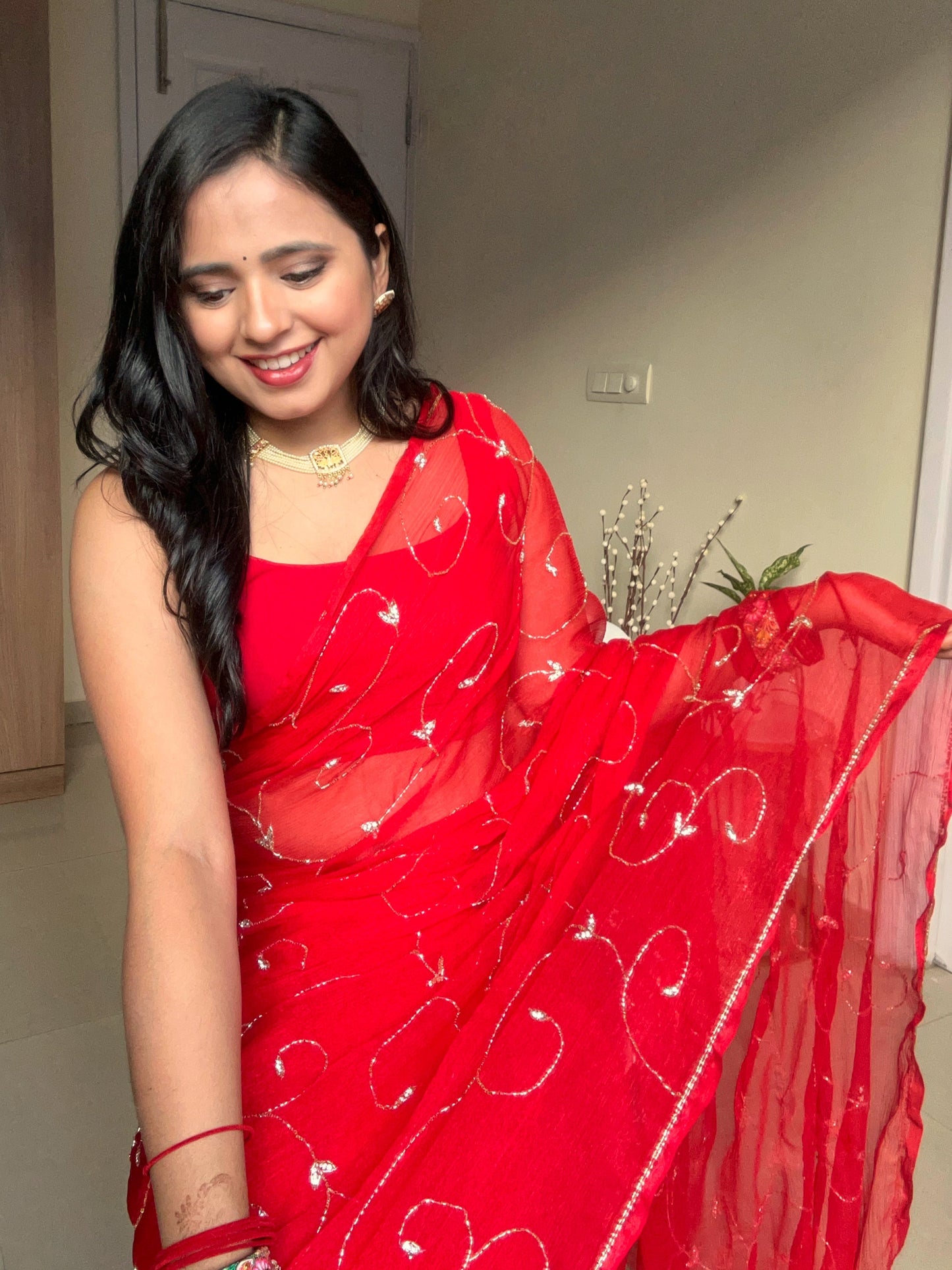 Banno Tera Swagger -Jaal Embroidery Pre-Pleated Shimmer Chiffon Saree