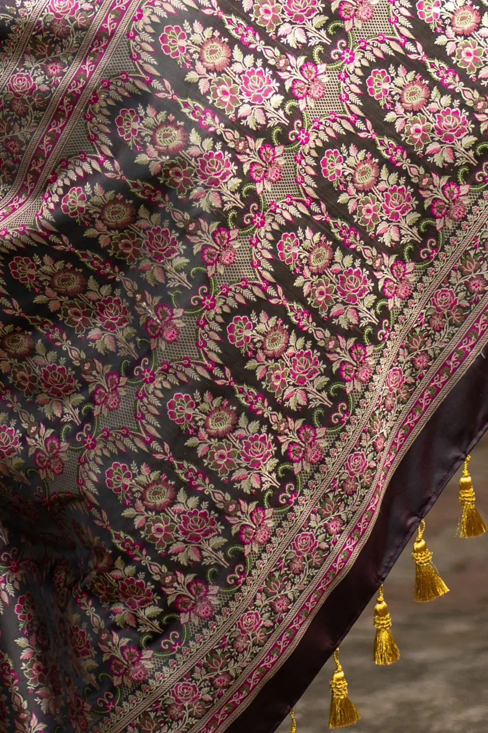 Jamawar Banarasi Silk Saree With Tassels
