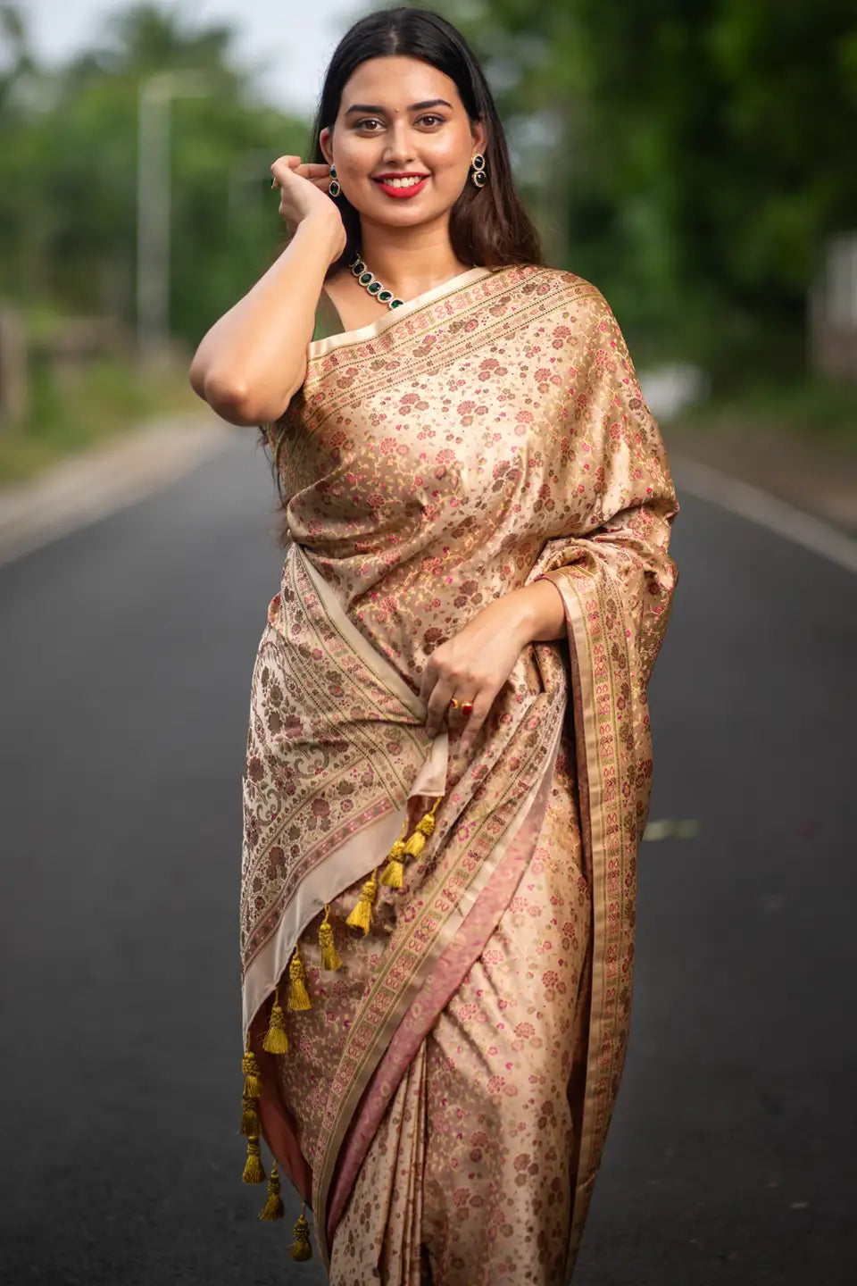 Jamawar Banarasi Silk Saree With Tassels