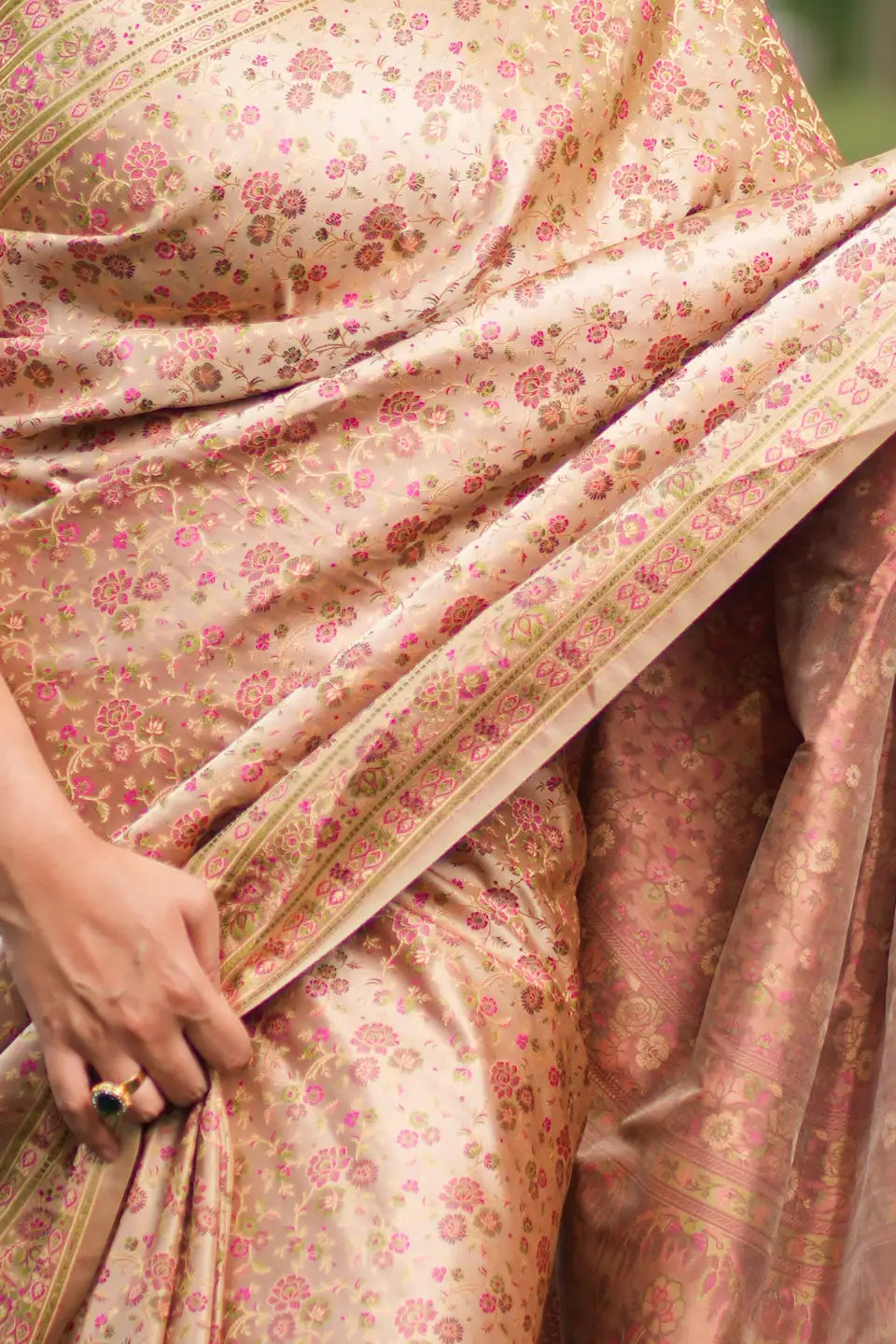 Jamawar Banarasi Silk Saree With Tassels