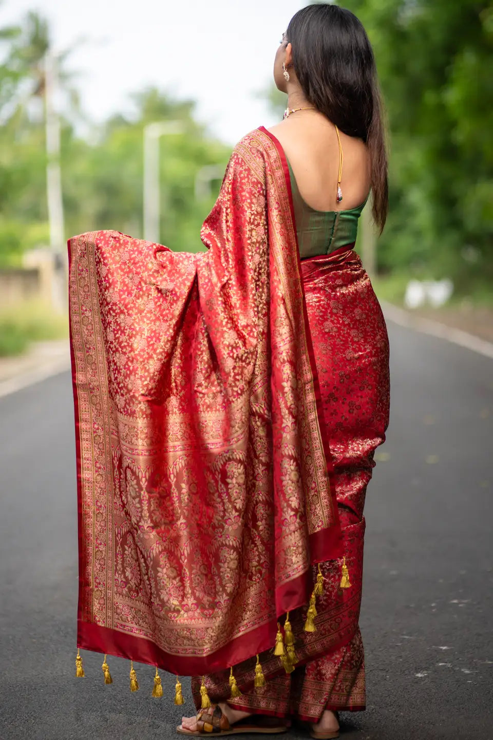 Jamawar Banarasi Silk Saree With Tassels