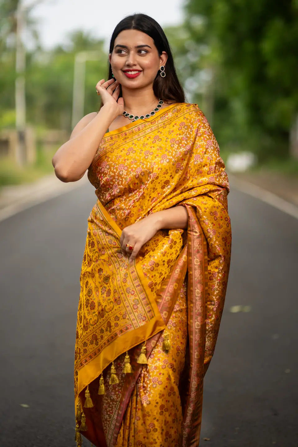 Jamawar Banarasi Silk Saree With Tassels