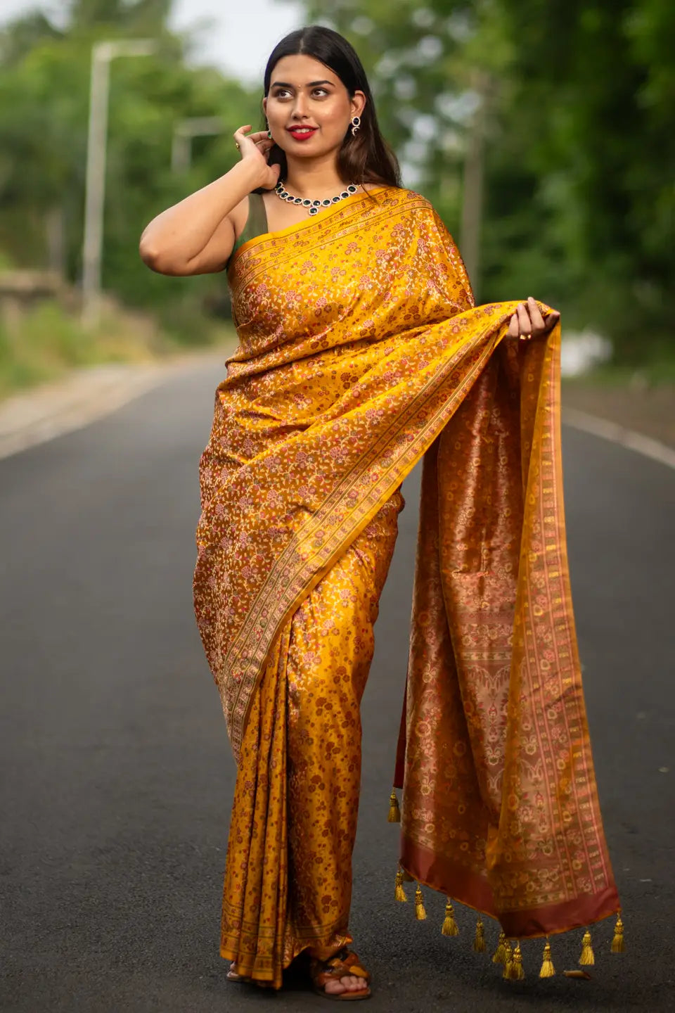 Jamawar Banarasi Silk Saree With Tassels
