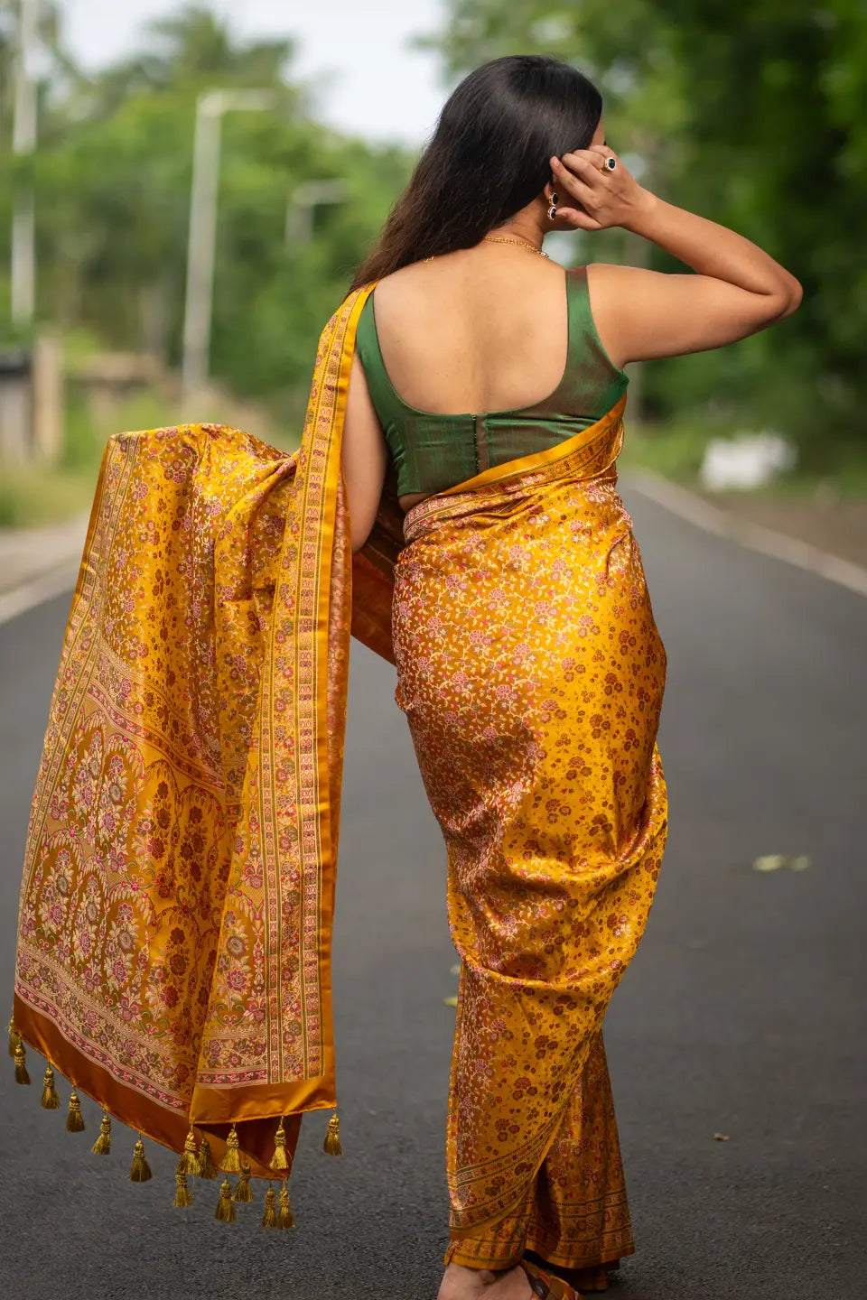 Jamawar Banarasi Silk Saree With Tassels