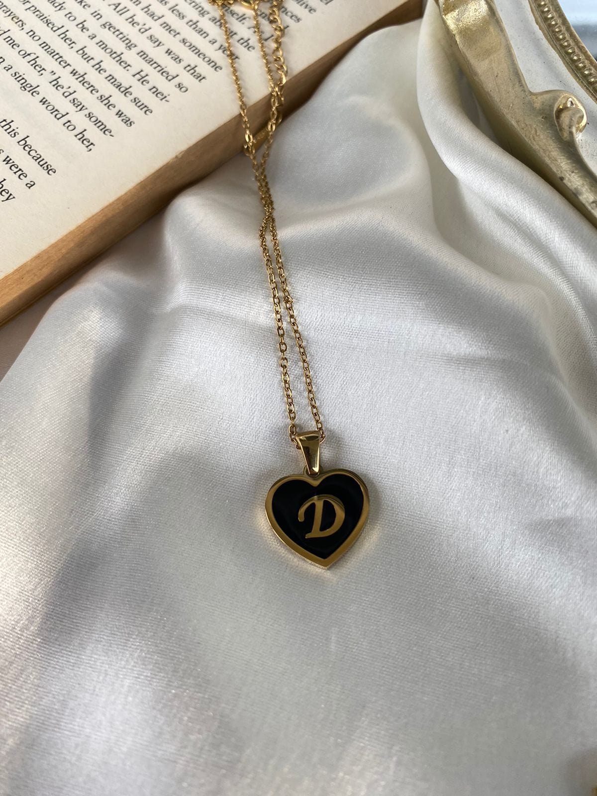 Engrave Delights Heart Neckchains (A-Z)