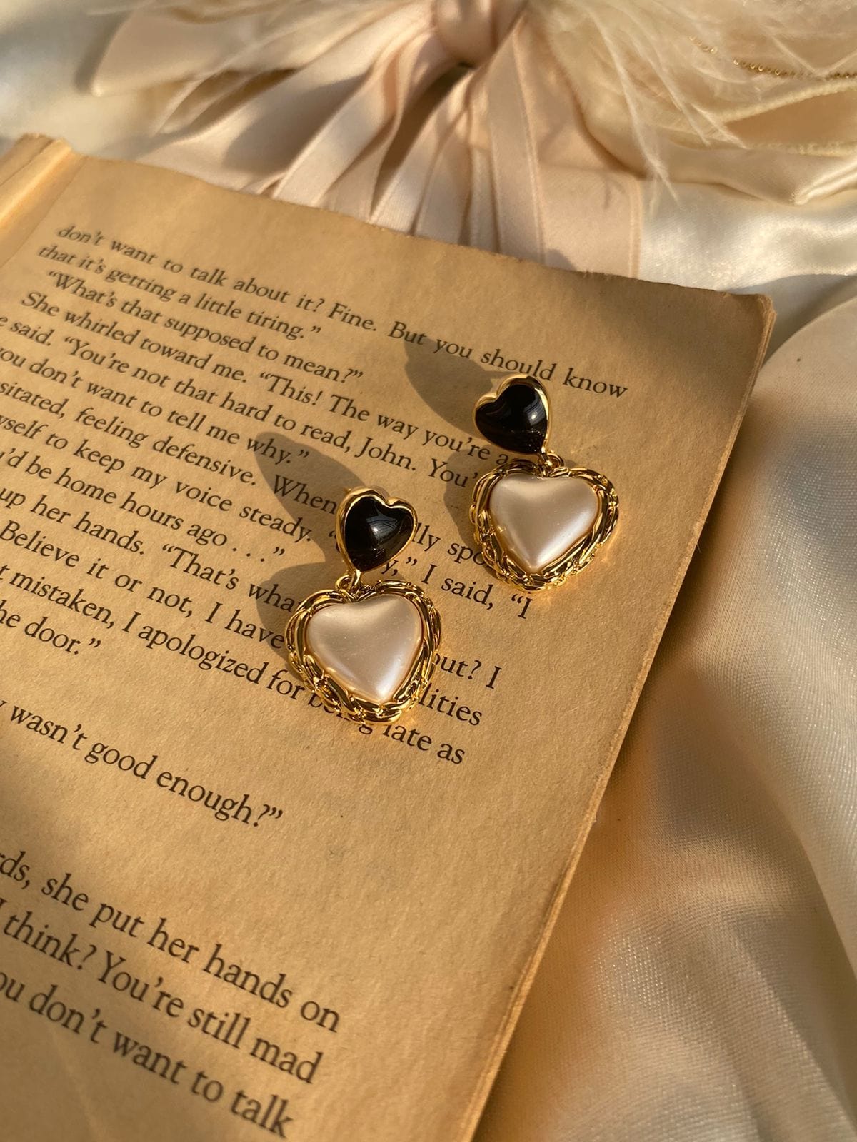 Reine - The Twilight Pearl Heart Earrings