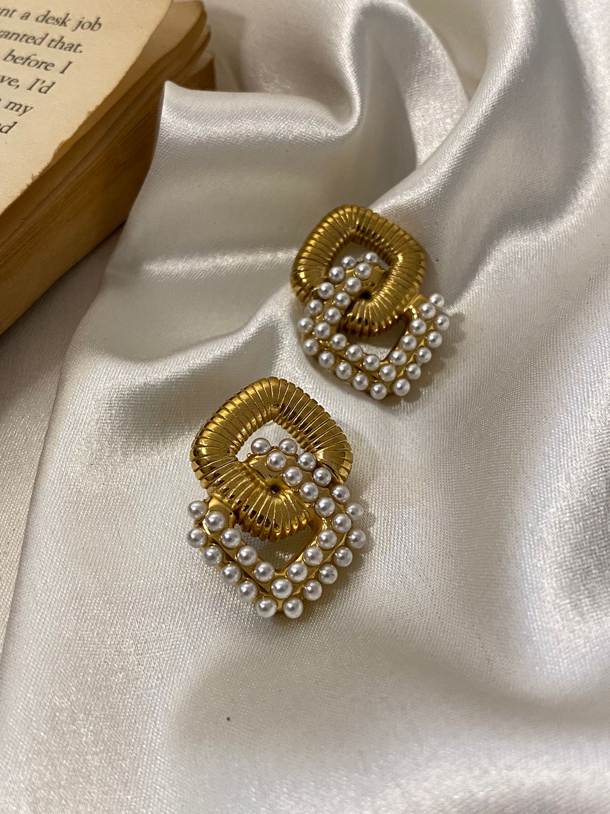 Diana Pearl Earrings