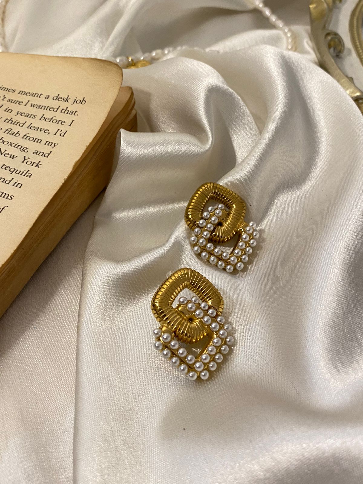 Diana Pearl Earrings