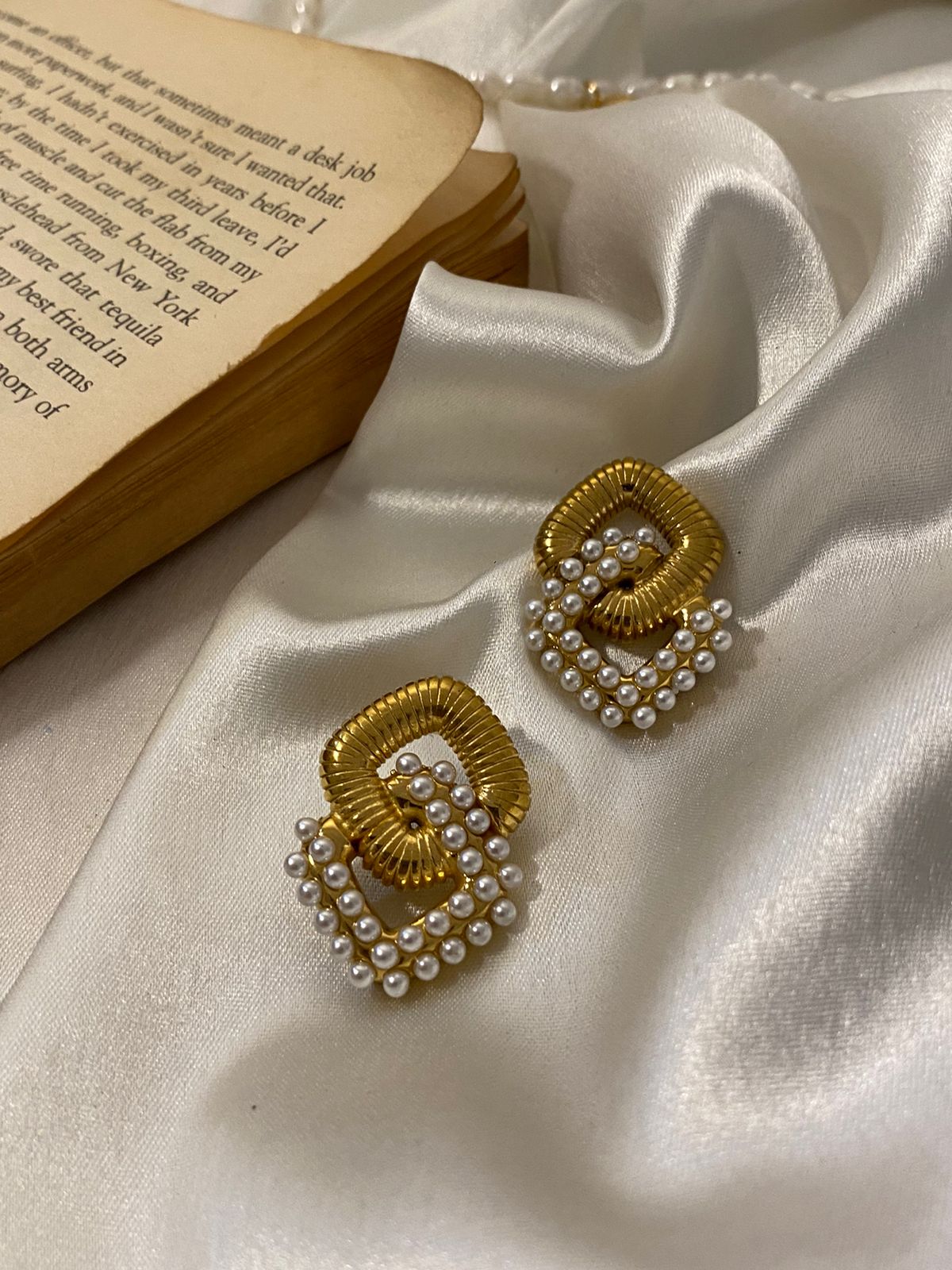 Diana Pearl Earrings