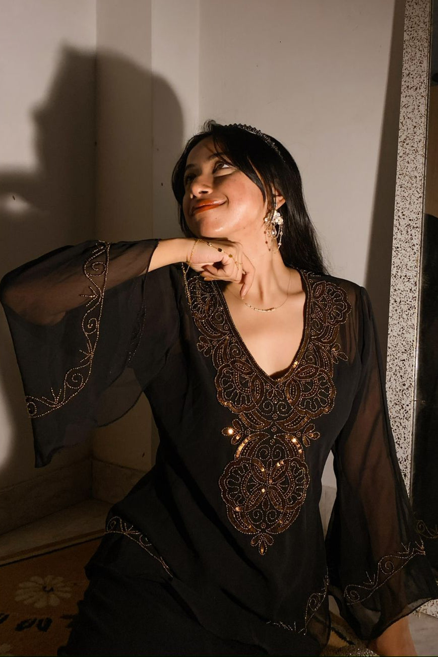 Zeenat Aman Black Short Top