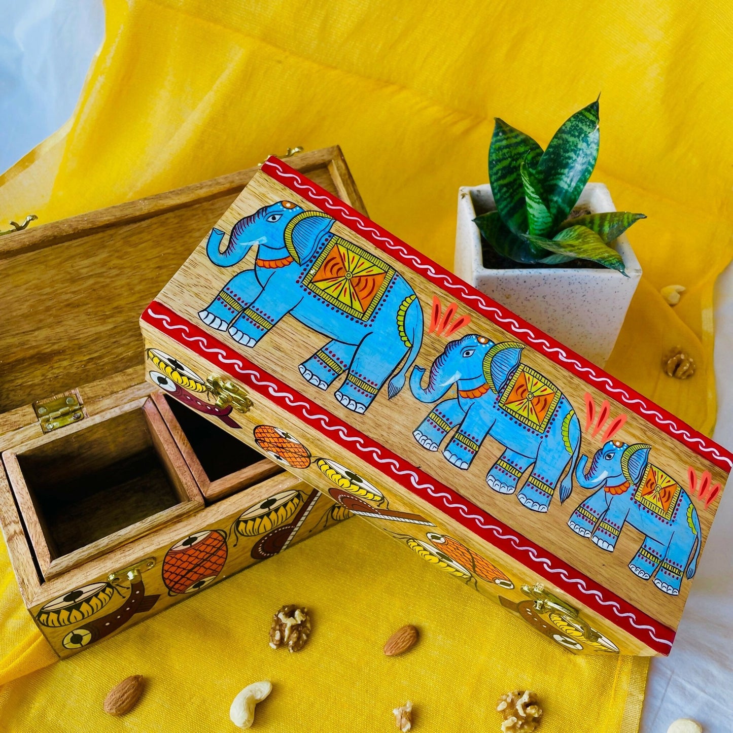 gajagamini-wooden-dry-fruit-holder-821488
