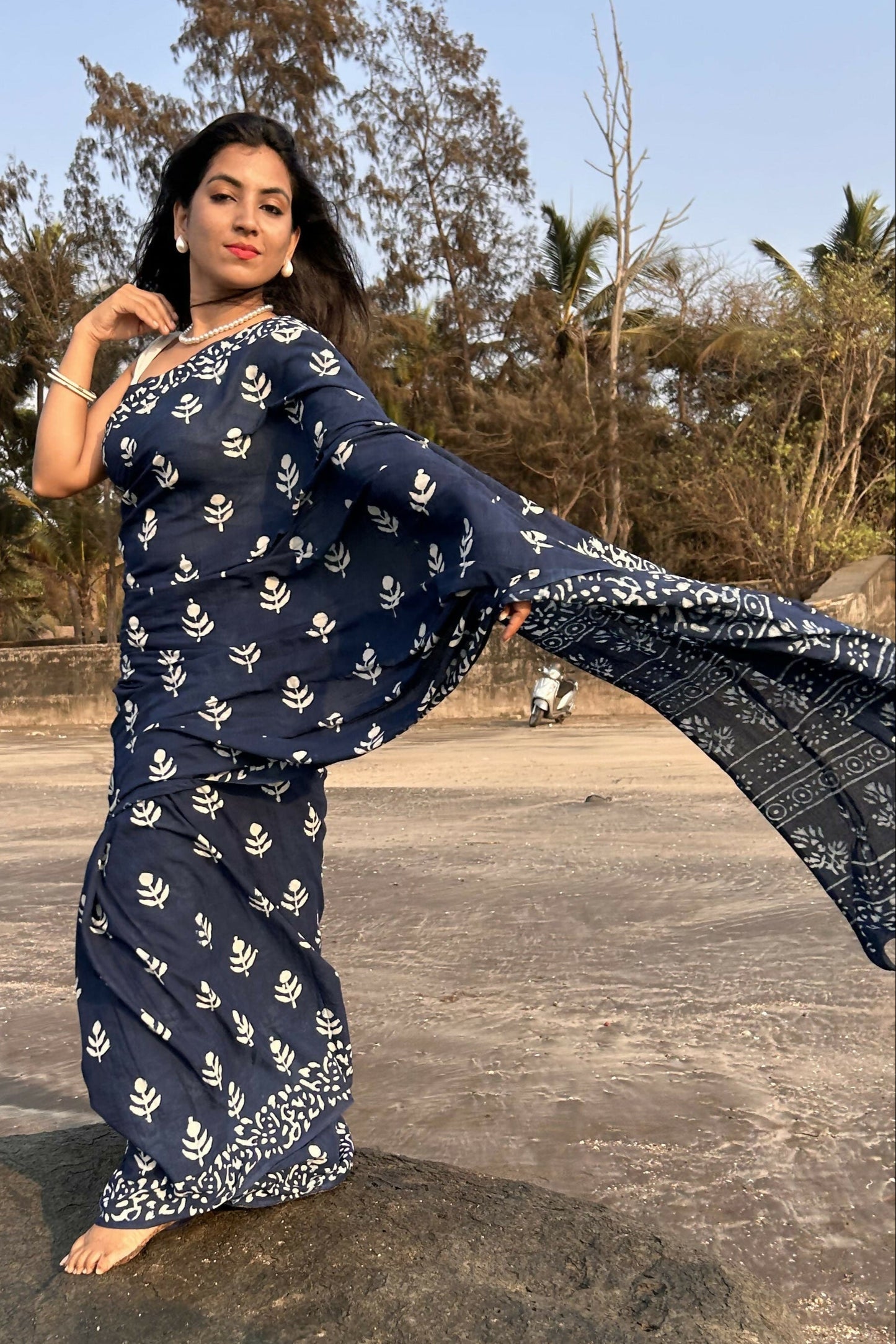 Indigo Passion Blue Cotton Instantwear Pocket Saree