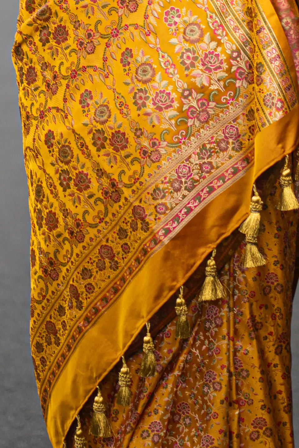 Jamawar Banarasi Silk Saree With Tassels