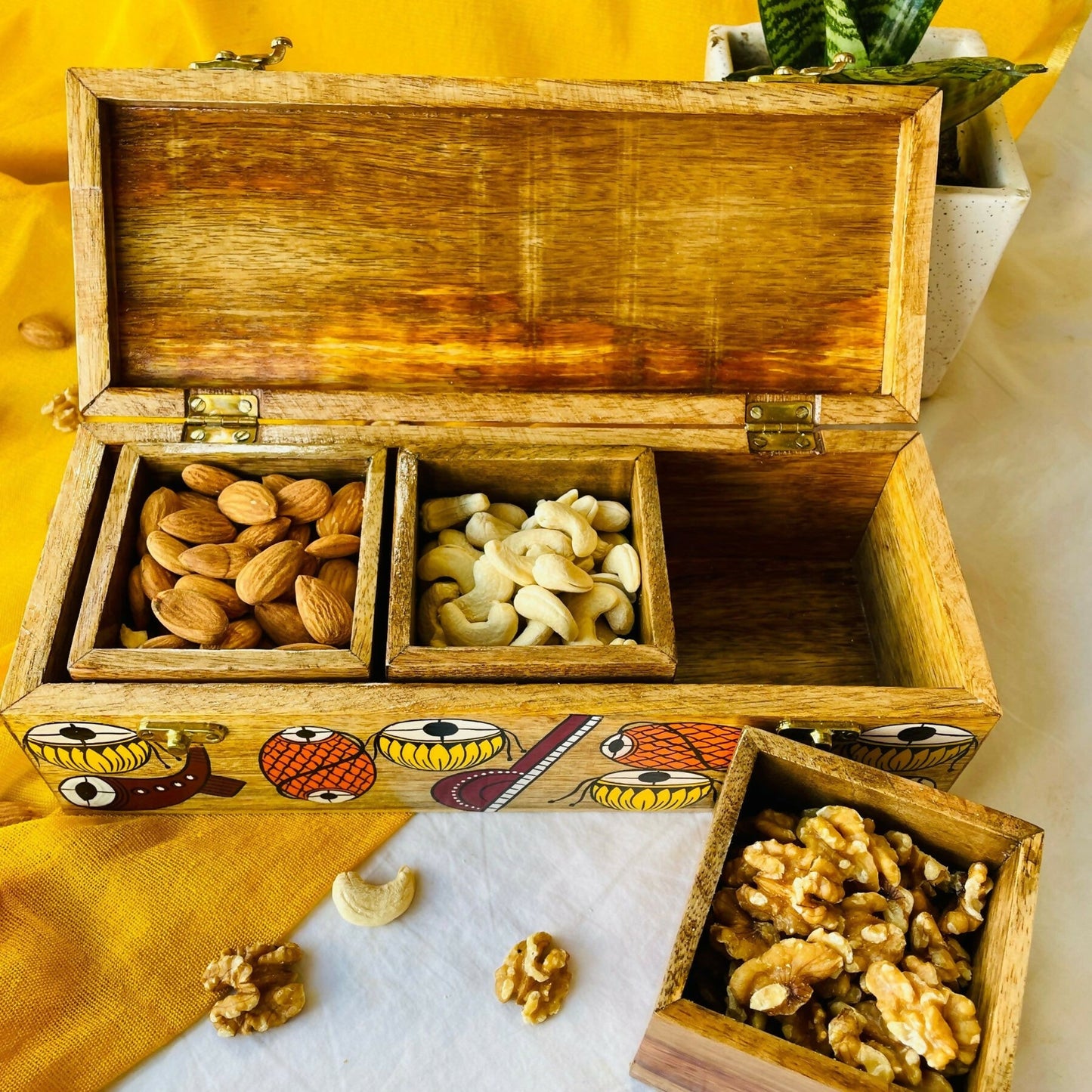 gajagamini-wooden-dry-fruit-holder-642777