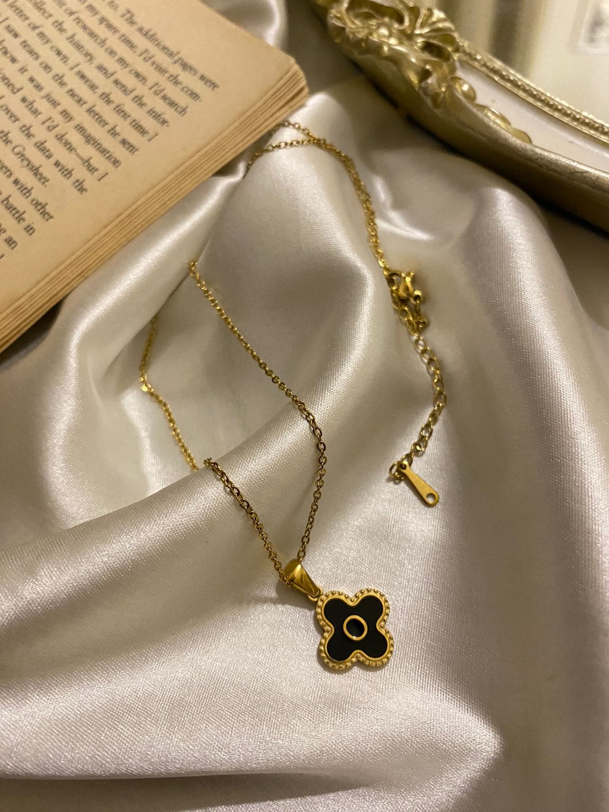 Engrave Delights Clover Leaf Alphabet Pendant (A-Z)