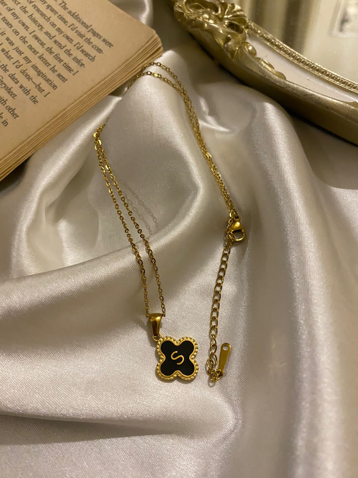 Engrave Delights Clover Leaf Alphabet Pendant (A-Z)