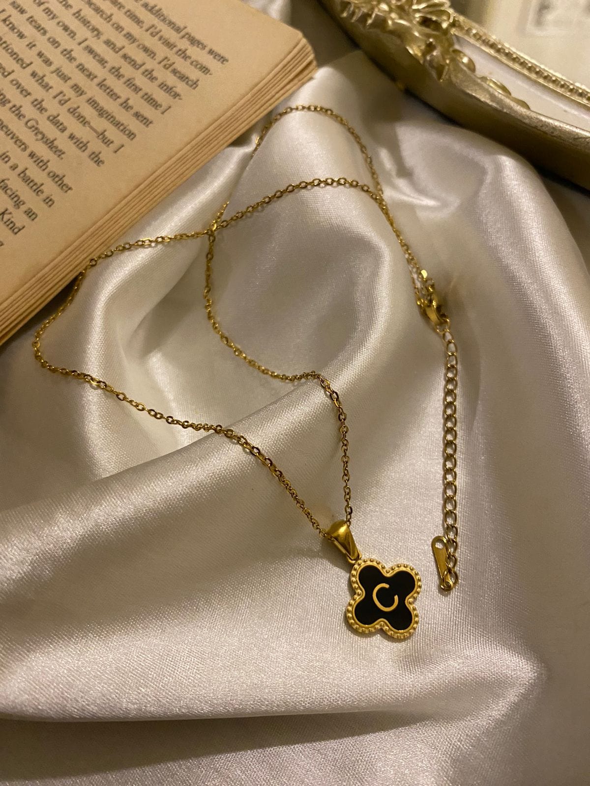 Engrave Delights Clover Leaf Alphabet Pendant (A-Z)
