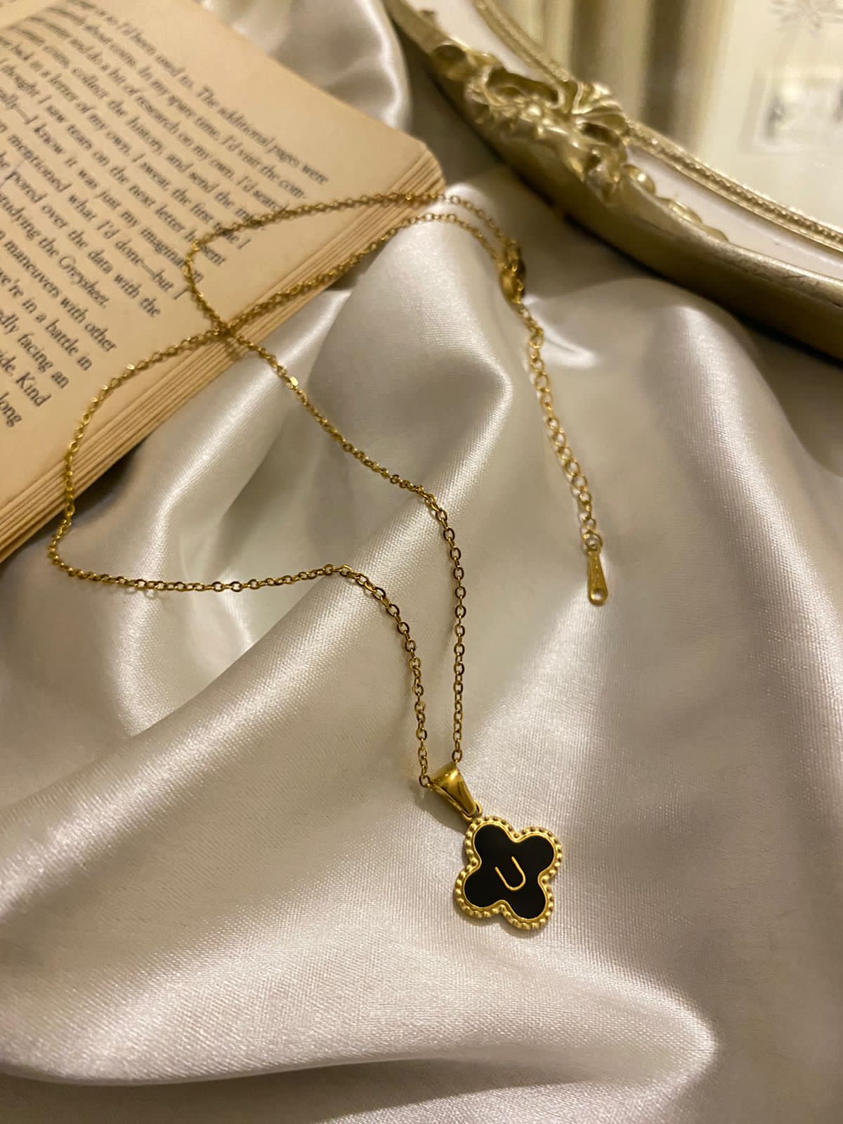 Engrave Delights Clover Leaf Alphabet Pendant (A-Z)