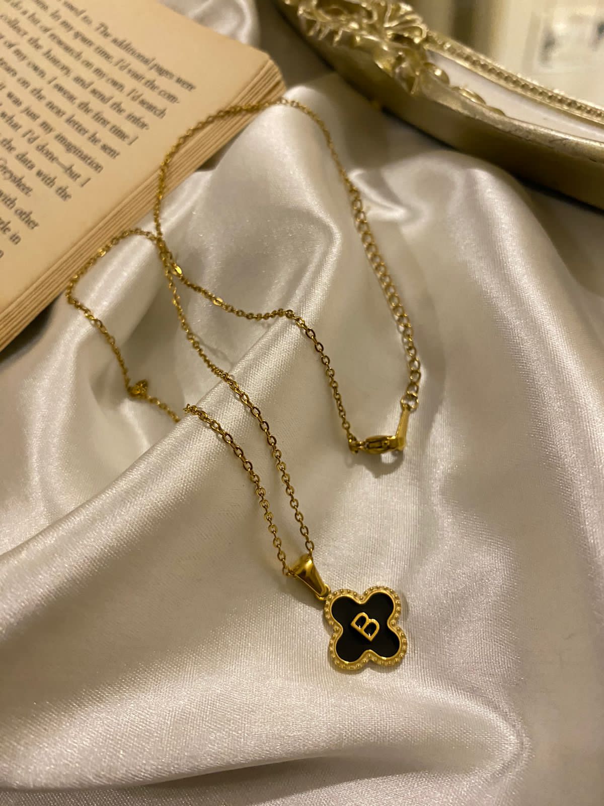 Engrave Delights Clover Leaf Alphabet Pendant (A-Z)