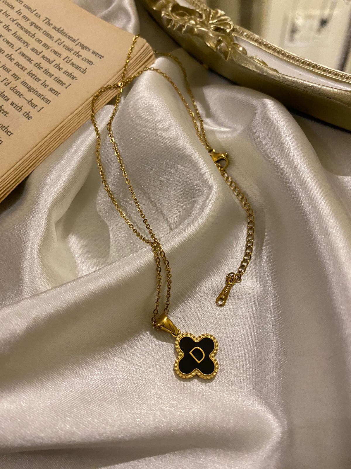Engrave Delights Clover Leaf Alphabet Pendant (A-Z)