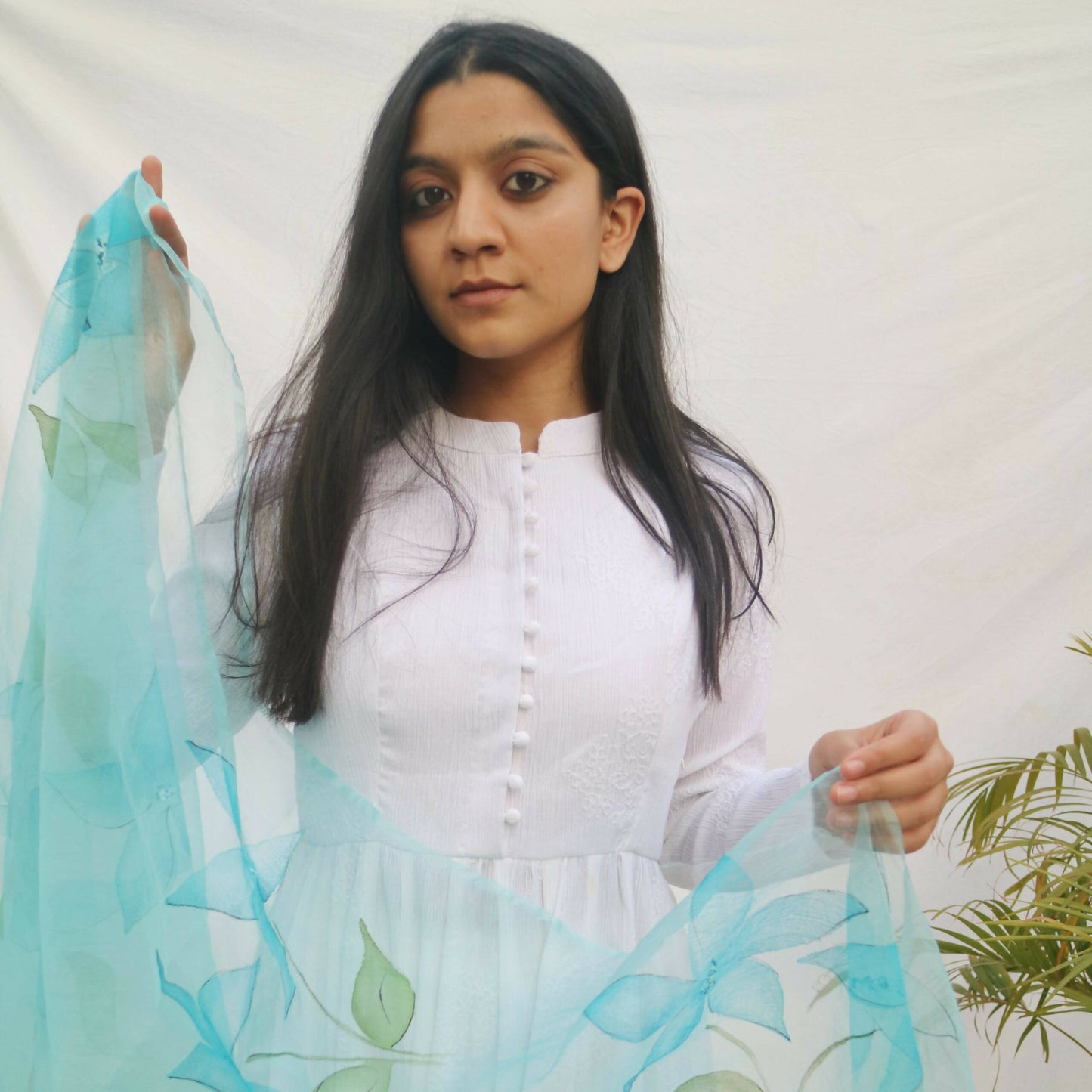 Full Daisies Organza Dupatta In Blue