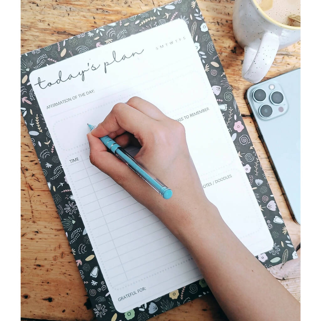 Daily Planner | Black & Blooms