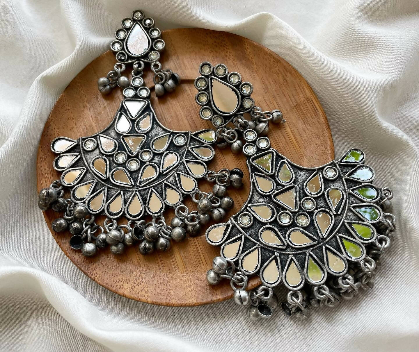 Oxidized Mirror Rizza Chandbalis Earrings (White)