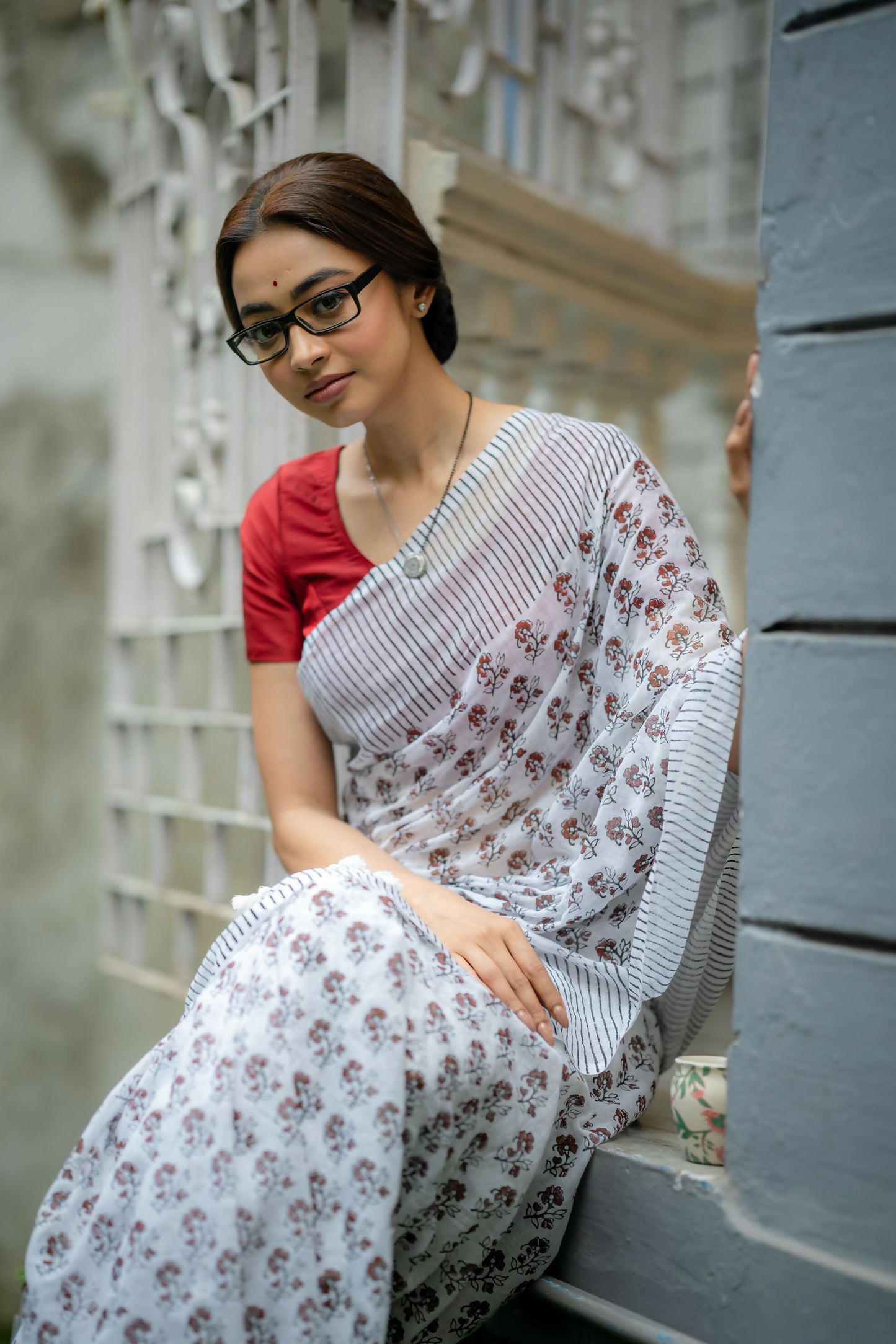Abar Bochor Kuri Pore - Floral Butti Handwoven Saree