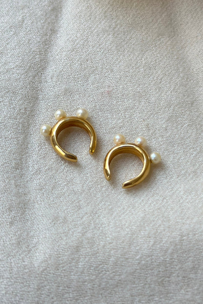 Costa Pearl Earcuff