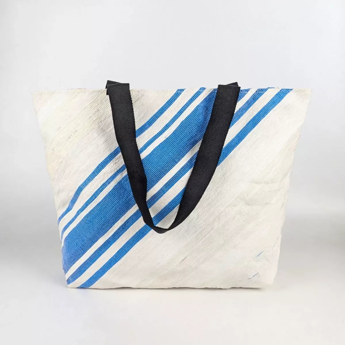 Upcycled_Handwoven_Designer_Beach_Bag_BBD0325-001_PS_W