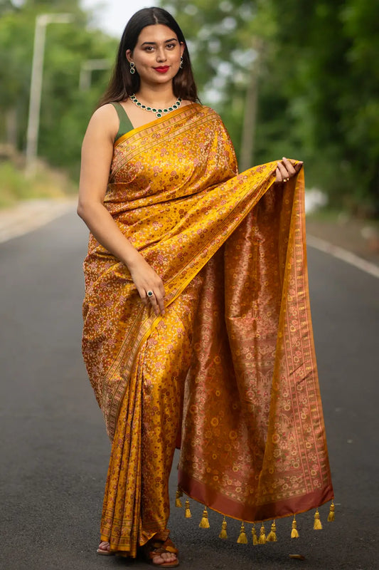 Jamawar Banarasi Silk Saree With Tassels