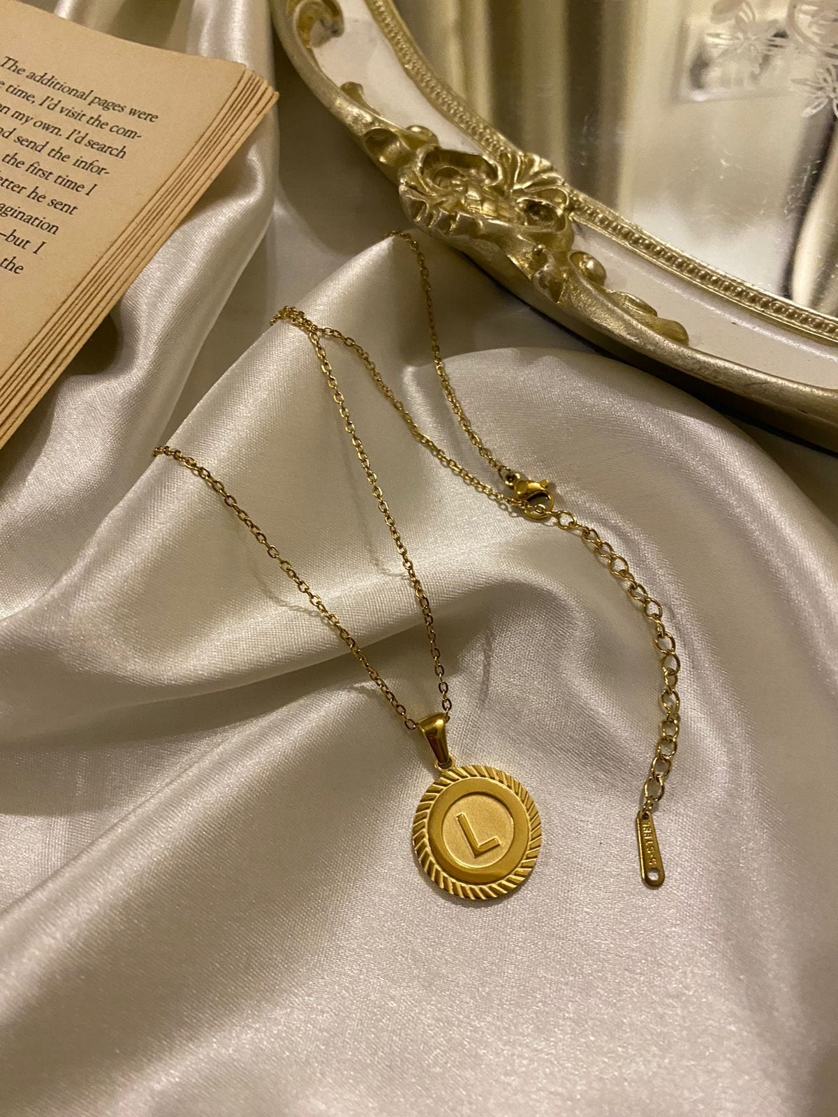 Engrave Delights Curve Molten Gold Neckchains (A-Z)