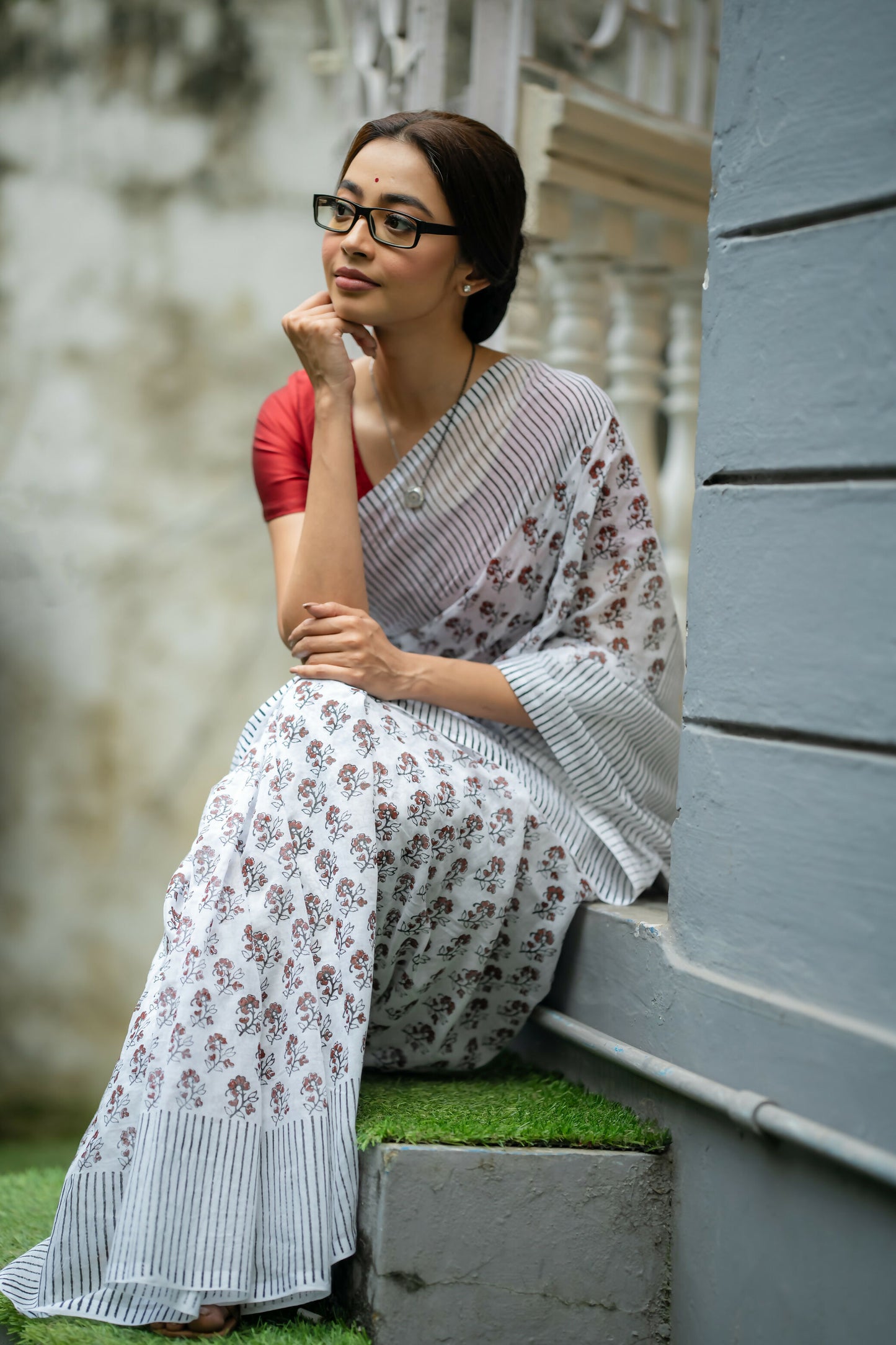 Abar Bochor Kuri Pore - Floral Butti Handwoven Saree