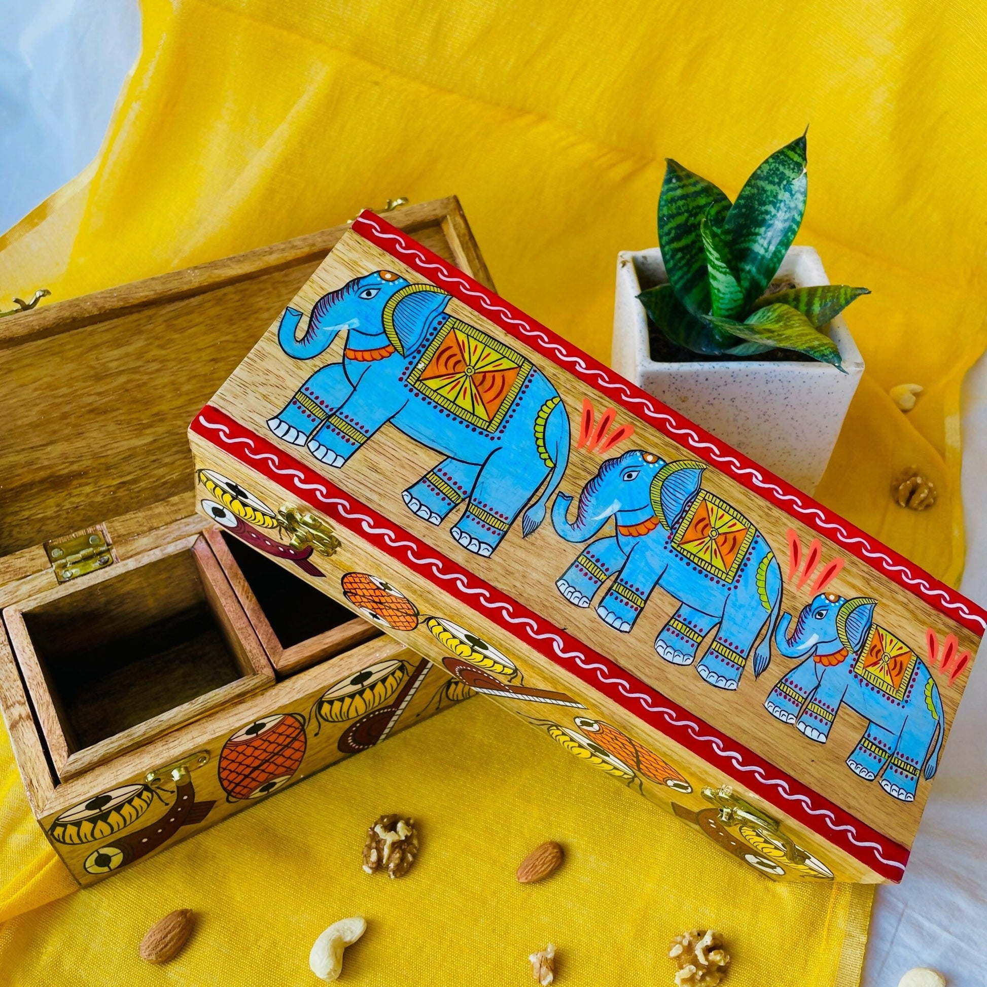 gajagamini-wooden-dry-fruit-holder-821488