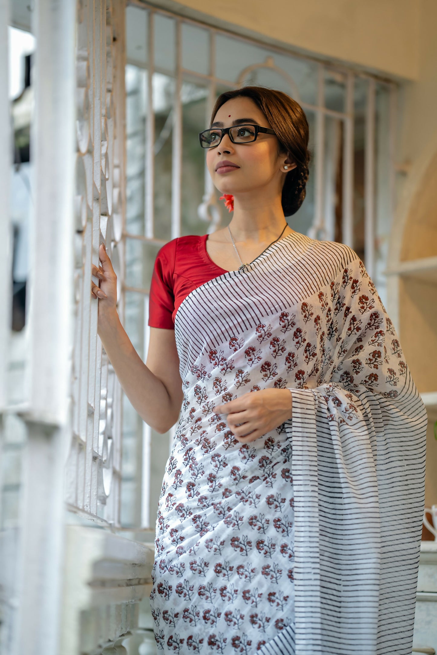 Abar Bochor Kuri Pore - Floral Butti Handwoven Saree