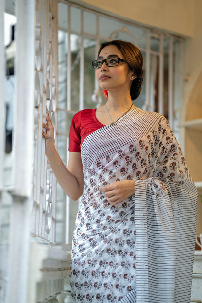Abar Bochor Kuri Pore - Floral Butti Handwoven Saree