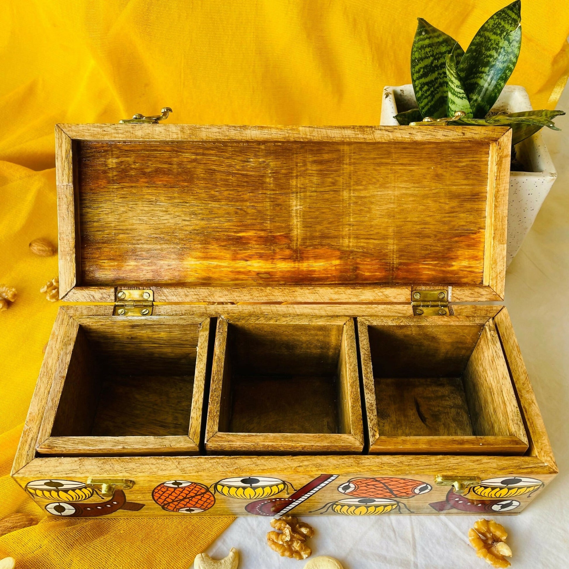 gajagamini-wooden-dry-fruit-holder-845902