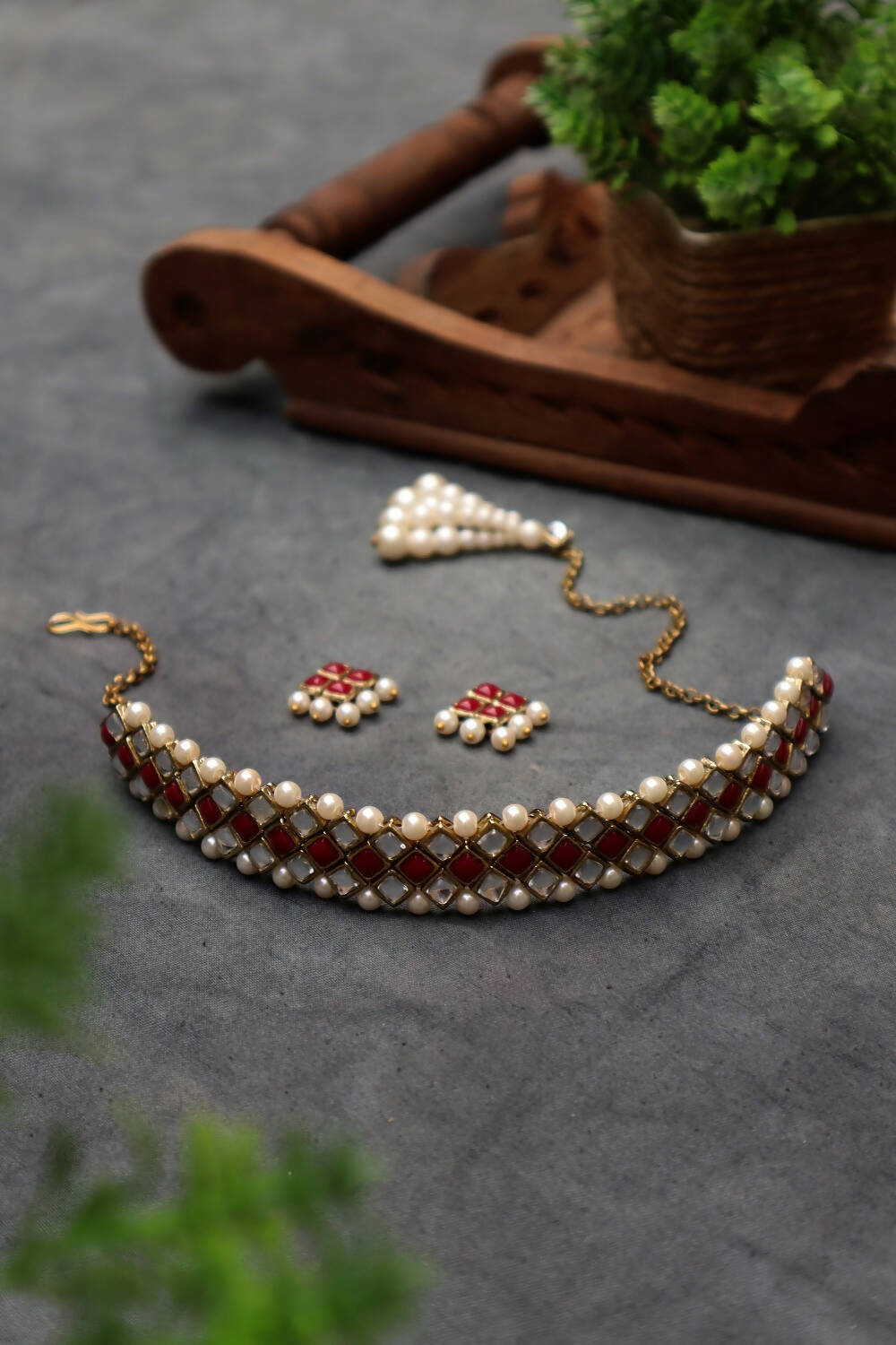 Geo Kundan and Stone Choker Necklace Set